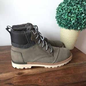 TOMS men’s waterproof boots